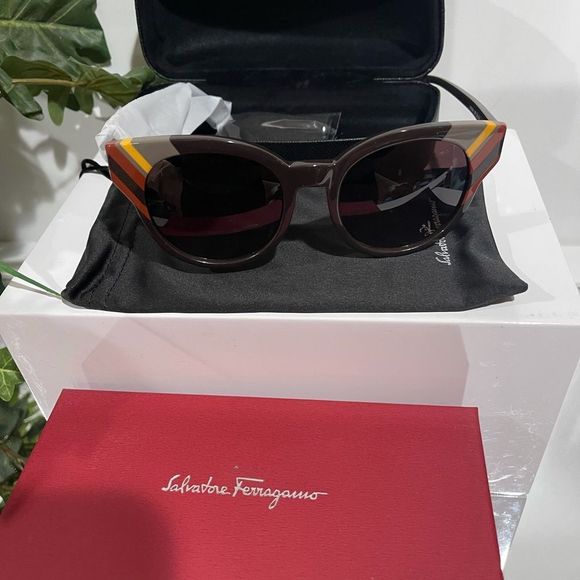 Salvatore Ferragamo Sunglasses - Picture 5 of 11